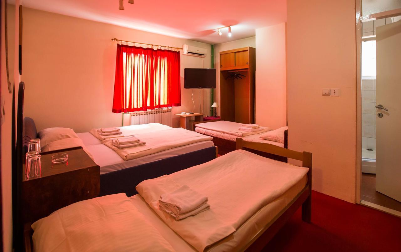 Jet Star MotelZivinice エクステリア 写真