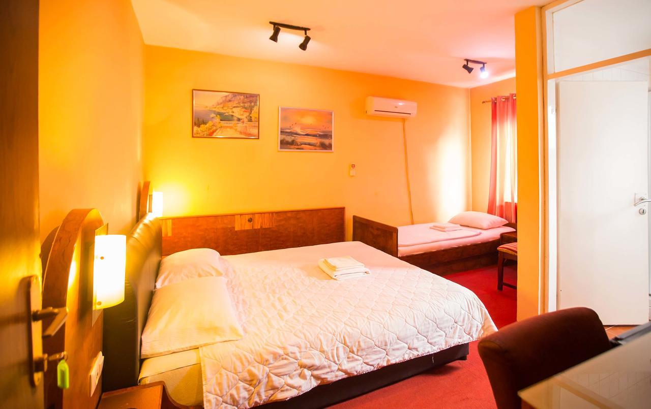 Jet Star MotelZivinice エクステリア 写真