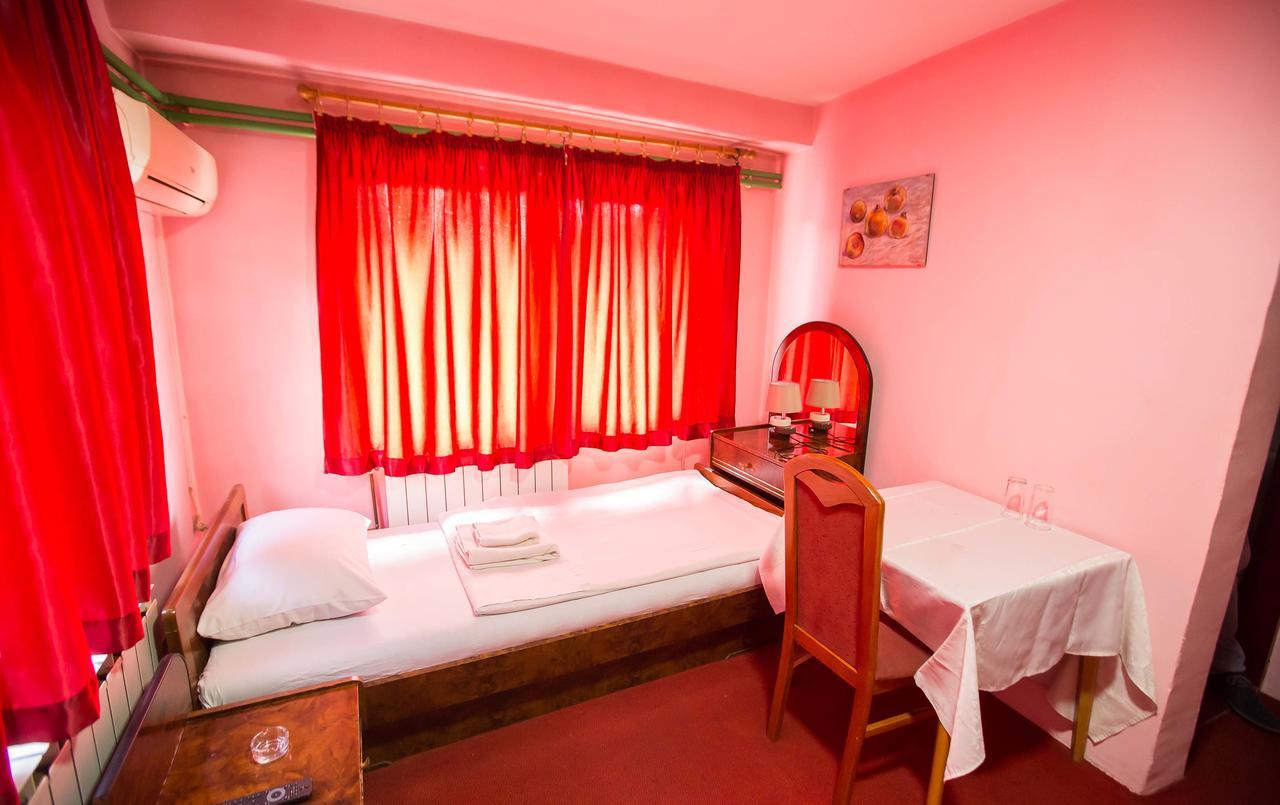 Jet Star MotelZivinice エクステリア 写真