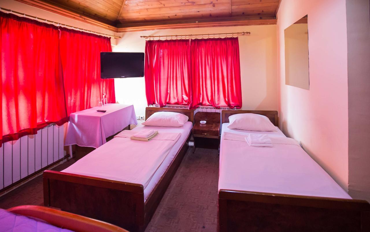 Jet Star MotelZivinice エクステリア 写真